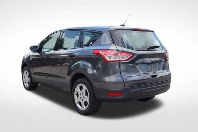 Used 2015  Ford S image 8