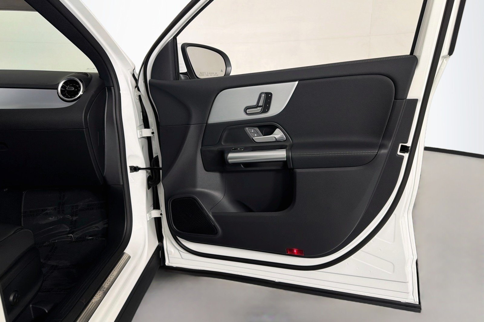 New 2026 Polar White Mercedes-Benz GLA 250 SUV image 23