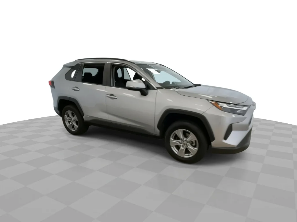 Used 2022 Silver Sky Metallic Toyota XLE image 3