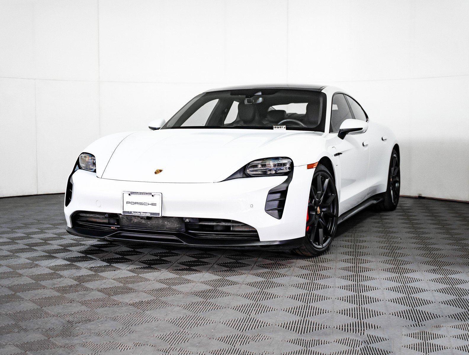 2022 Porsche Taycan GTS