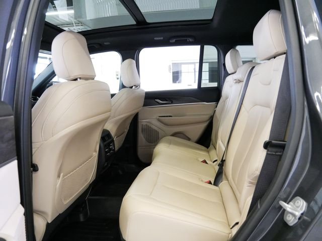Certified Used 2025 Metallic Jeep Limited image 11
