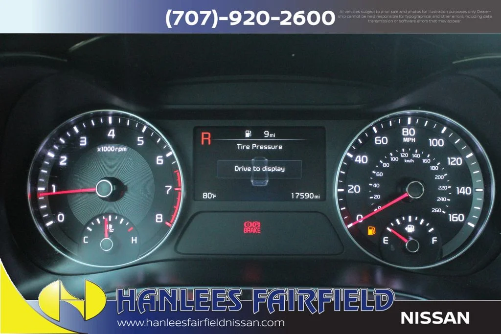 Used 2023 White Kia LXS image 26