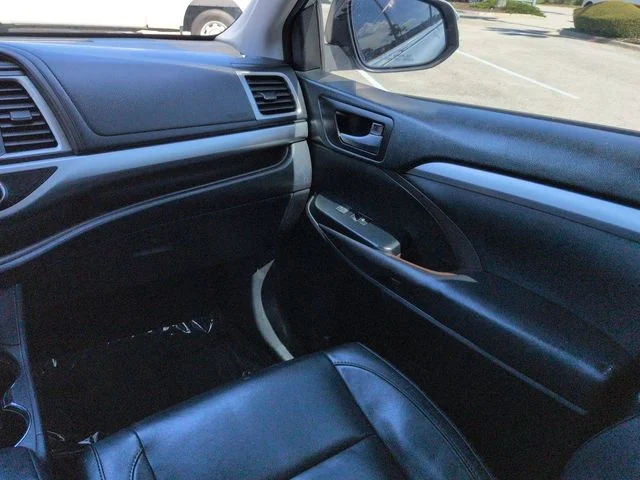 Certified Used 2018 2018 TOYOTA HIGHLANDER XLE Toyota XLE image 17