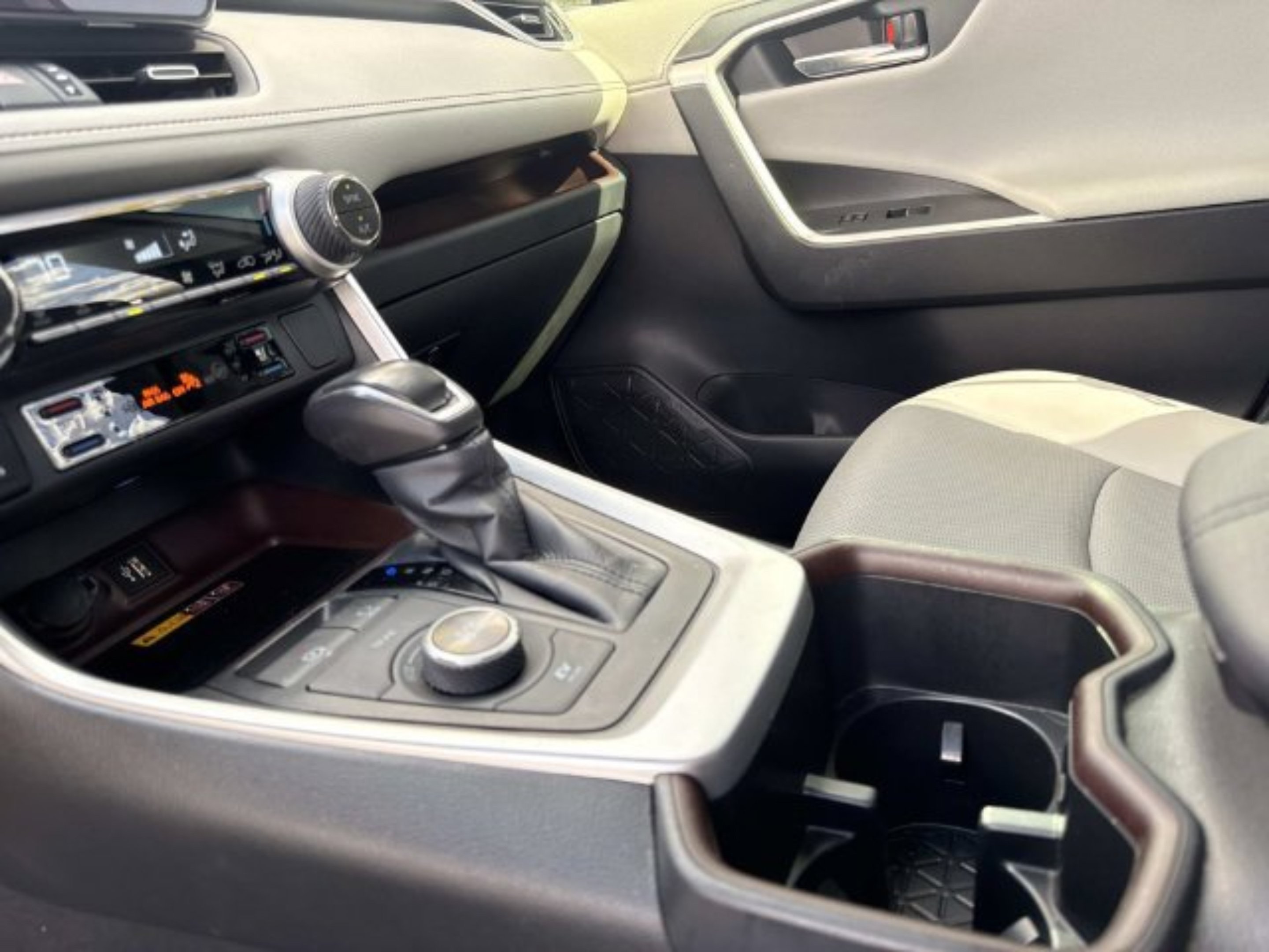 2024 Toyota RAV4 Limited - Photo 23