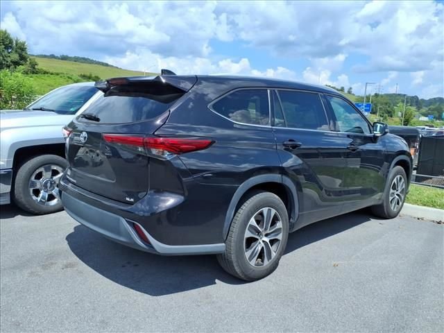 Used 2022 Brown Toyota XLE image 7