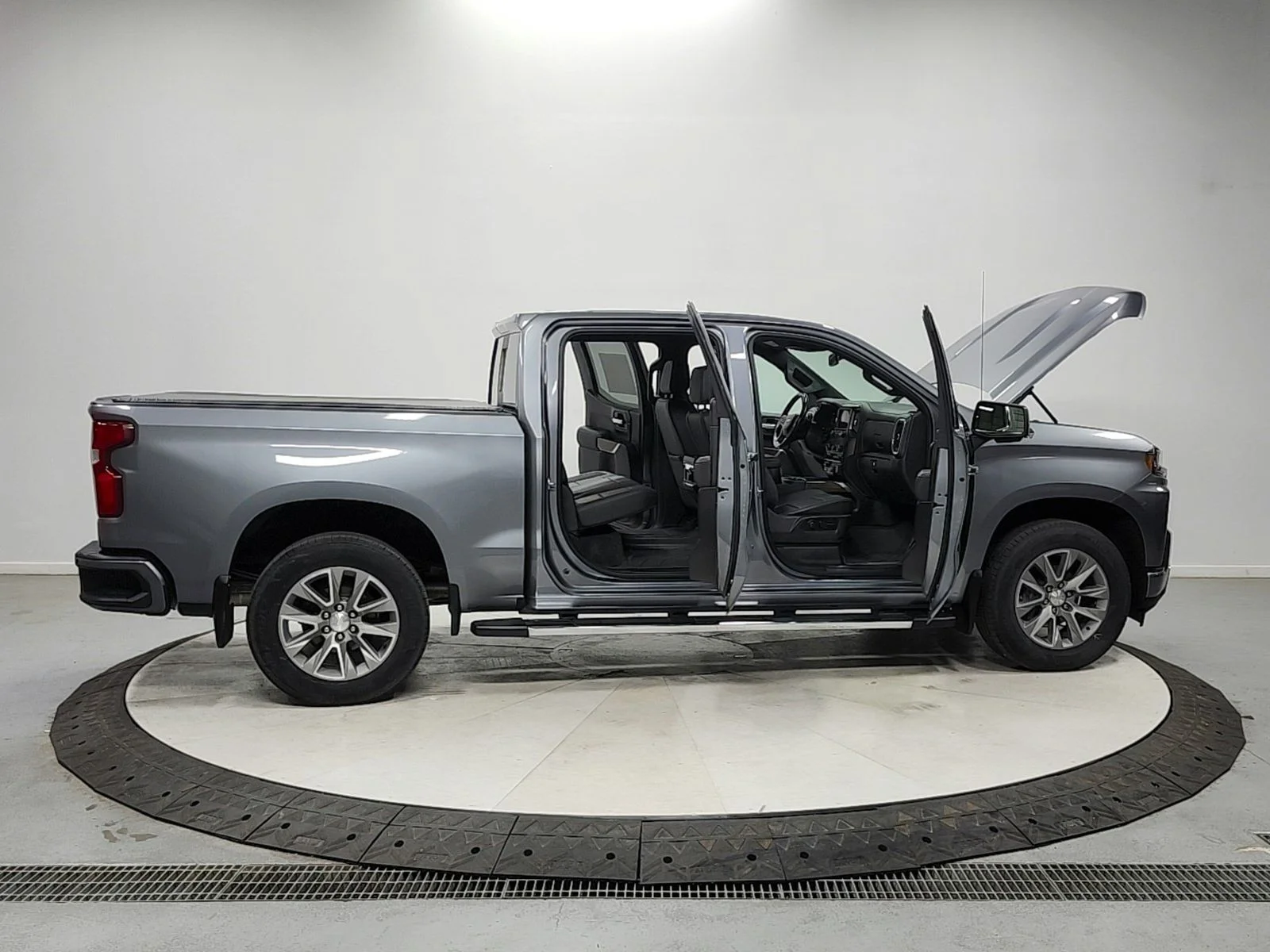 Used 2022 Gray Chevrolet High Country image 16