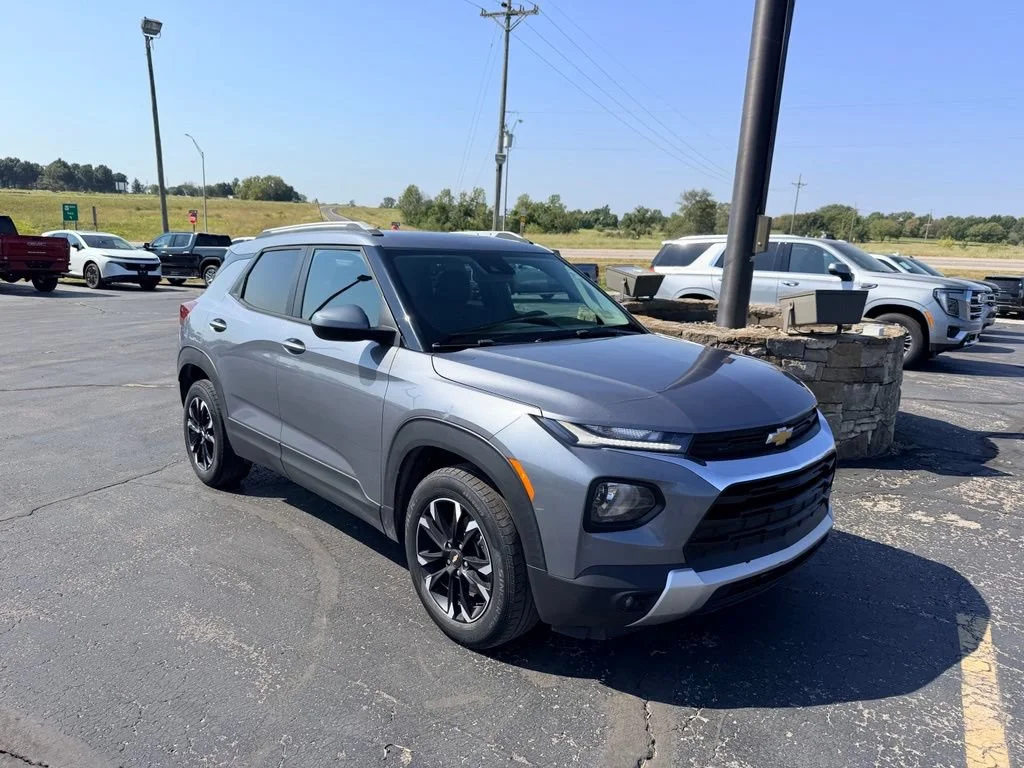 Used 2021 Chevrolet Trailblazer LT with VIN KL79MPSL6MB011233 for sale in Kansas City