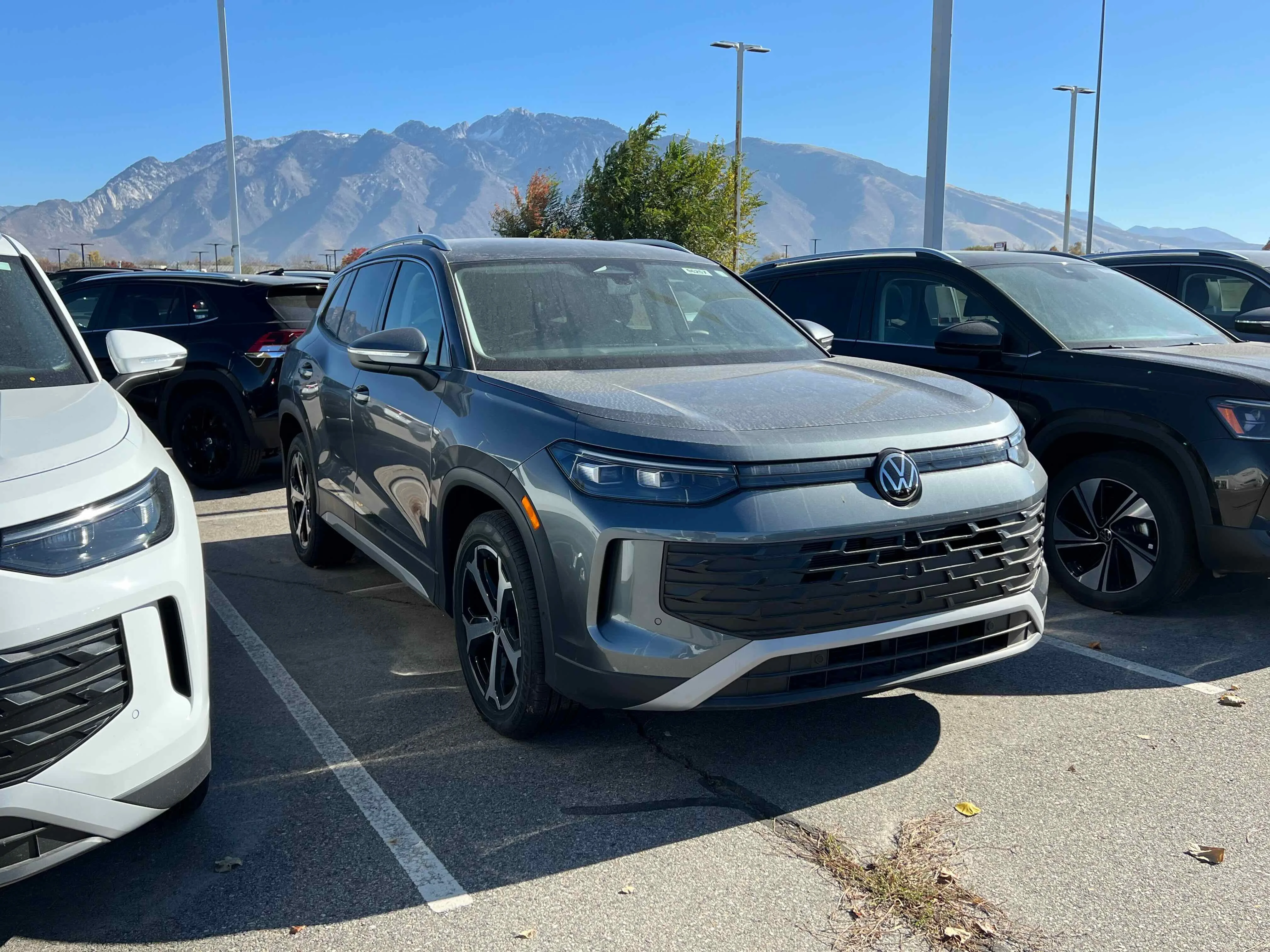 New 2025 Platinum Gray Volkswagen SE image 7