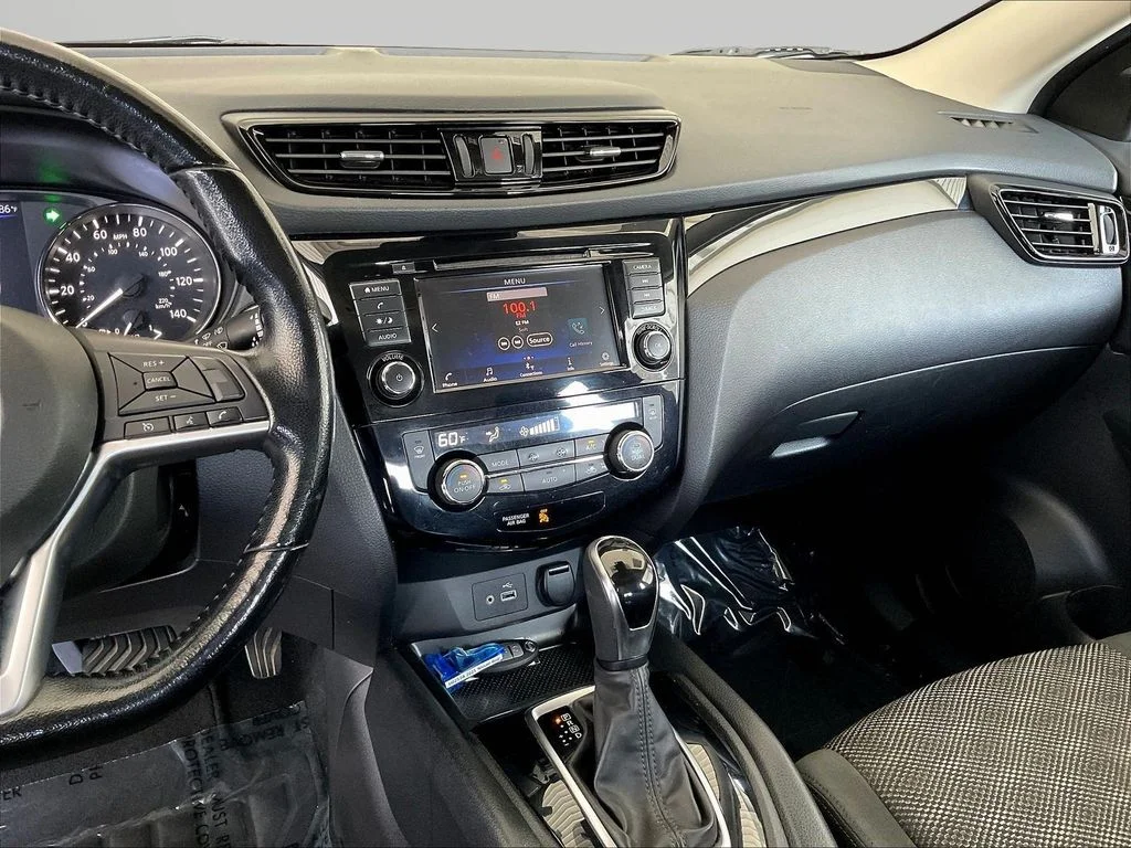 Used 2021 Scarlet Nissan SV image 11