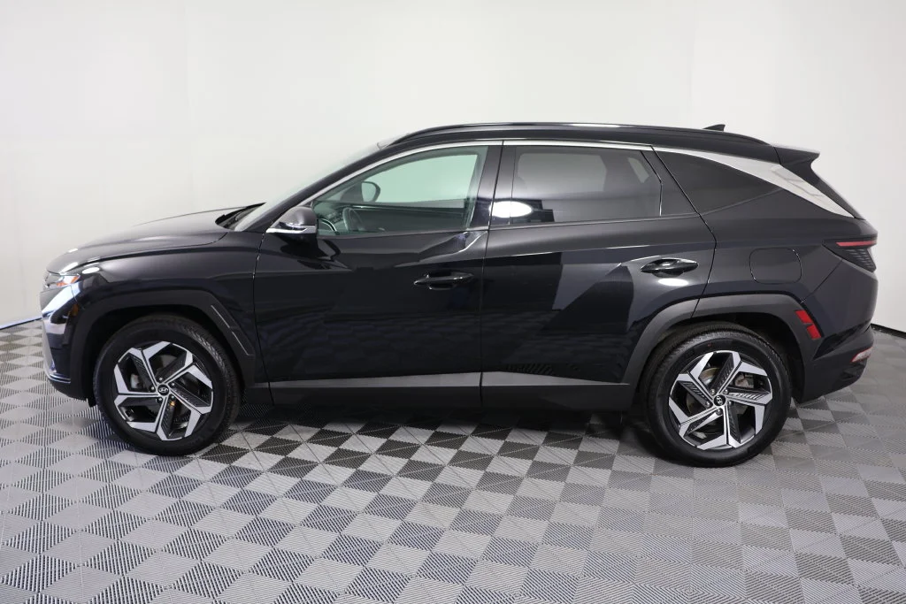Used 2024 Black Pearl Hyundai Limited image 5