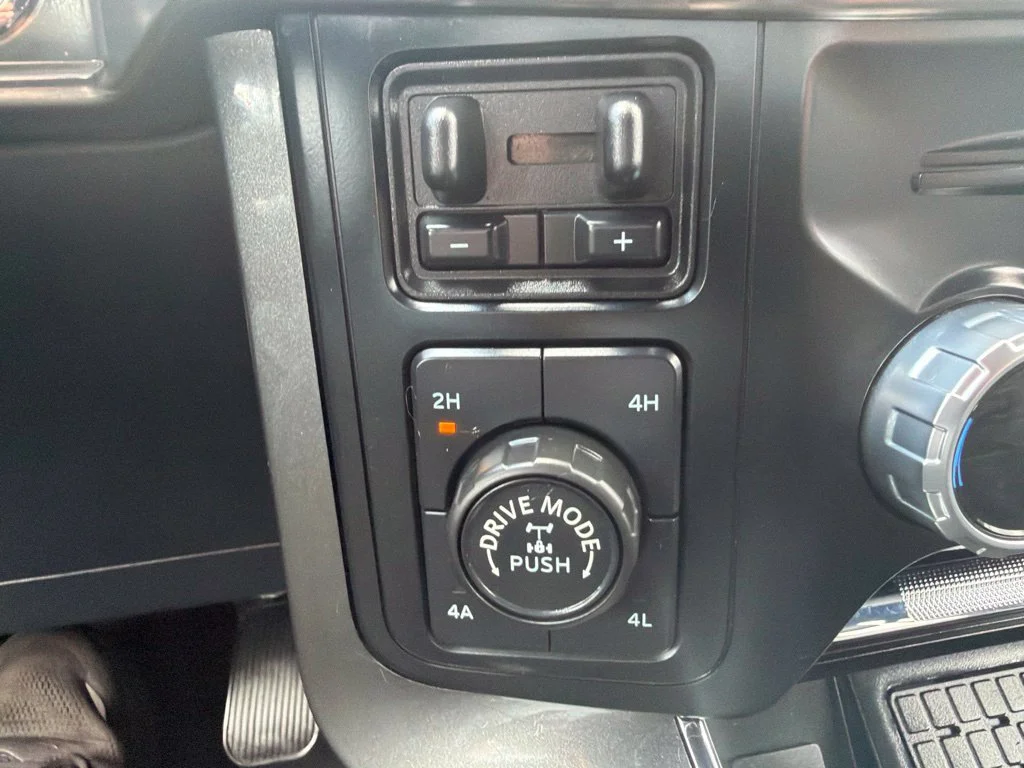 Used 2023 Carbonized Gray Metallic Ford Lariat image 17