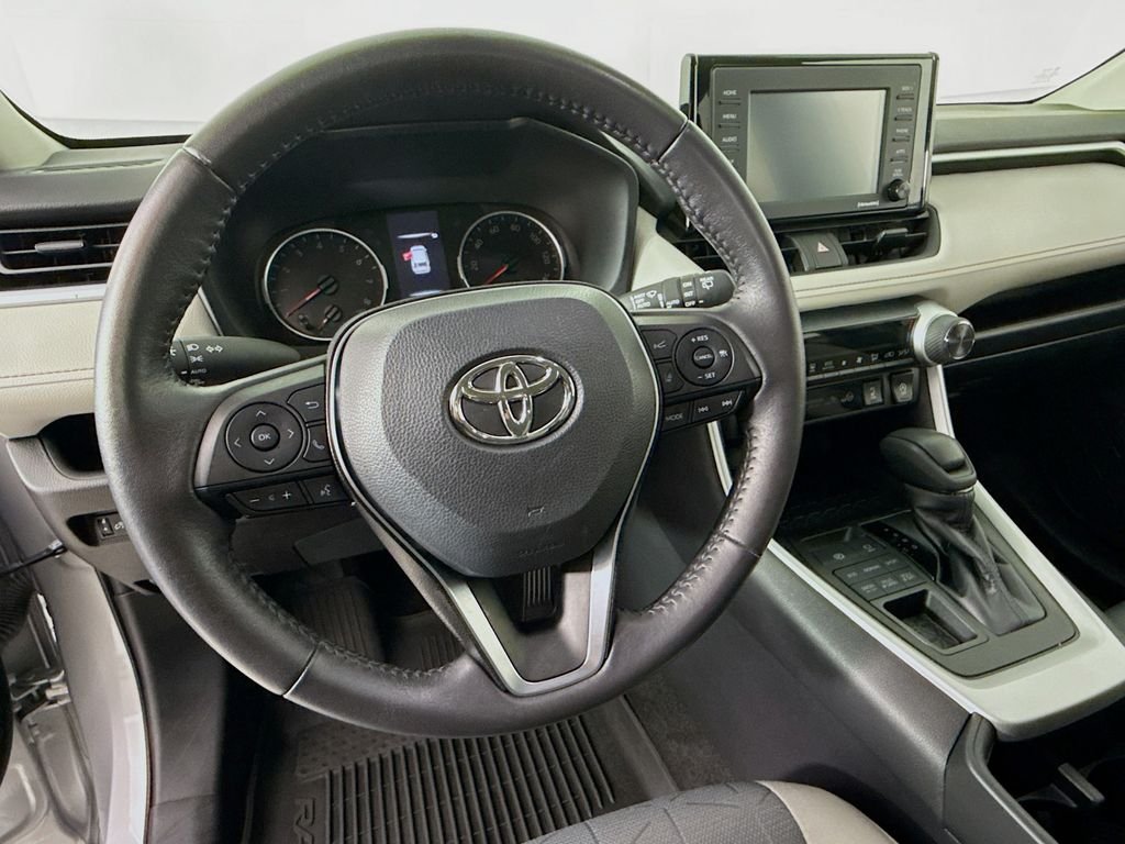 Used 2022 Silver Toyota XLE image 12