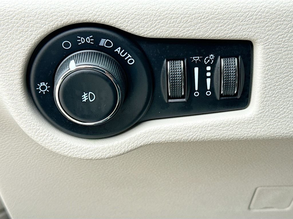 Used 2023 Bright White Clearcoat Chrysler Hybrid Limited image 10