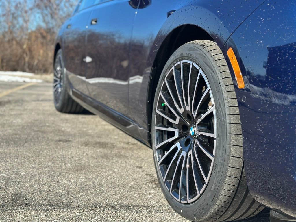 New 2026 Tanzanite Blue II Metallic BMW 760i xDrive image 9