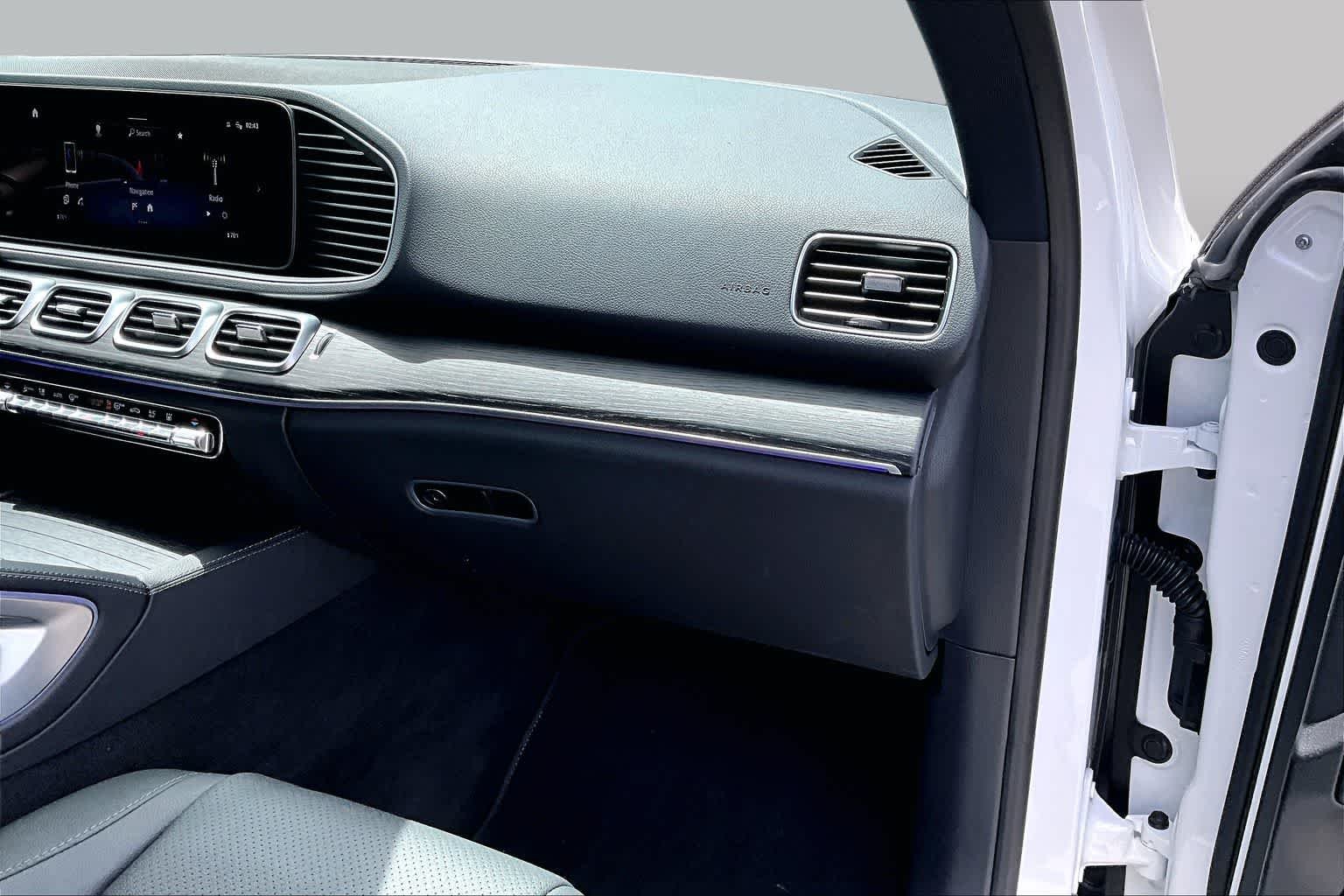 Certified Used 2025 Polar White Mercedes-Benz GLE 450e image 19