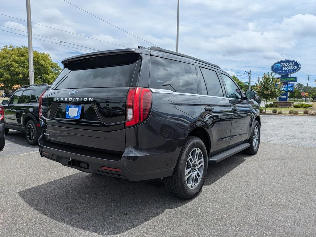 New 2026 Dark Matter Gray Metallic Ford Active image 4