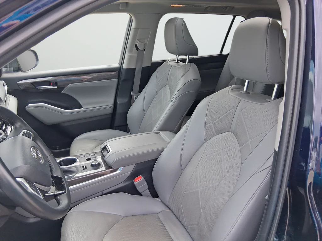Used 2023  Toyota Platinum image 9