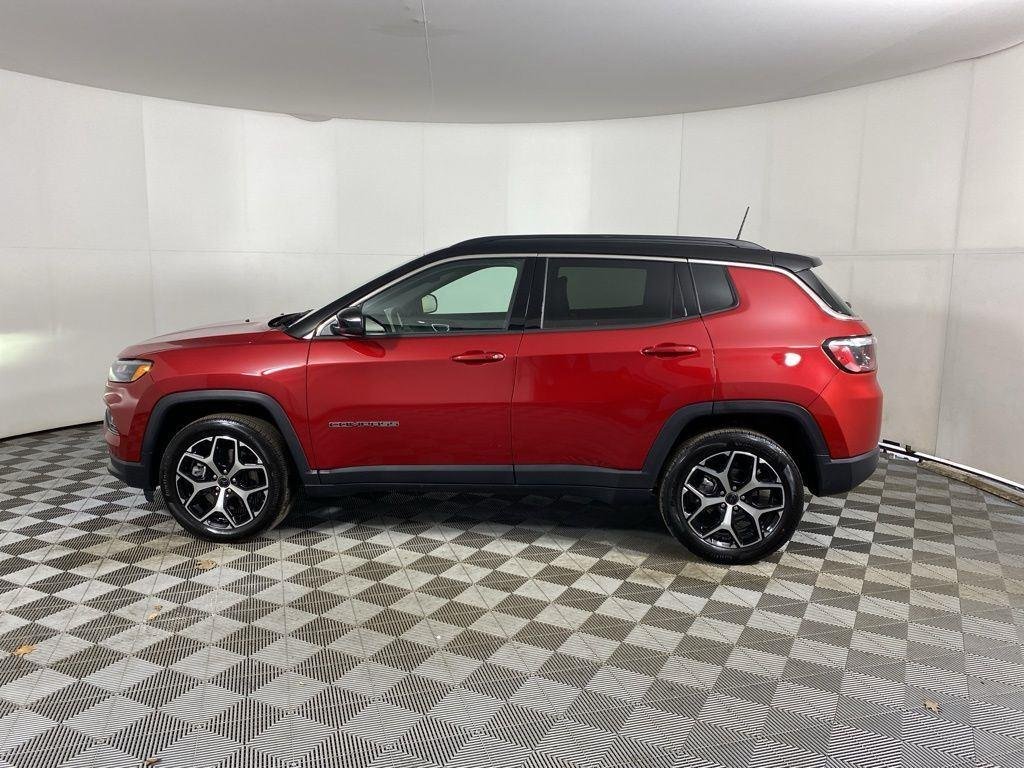 Used 2025 Red Hot Pearlcoat Jeep Limited image 13