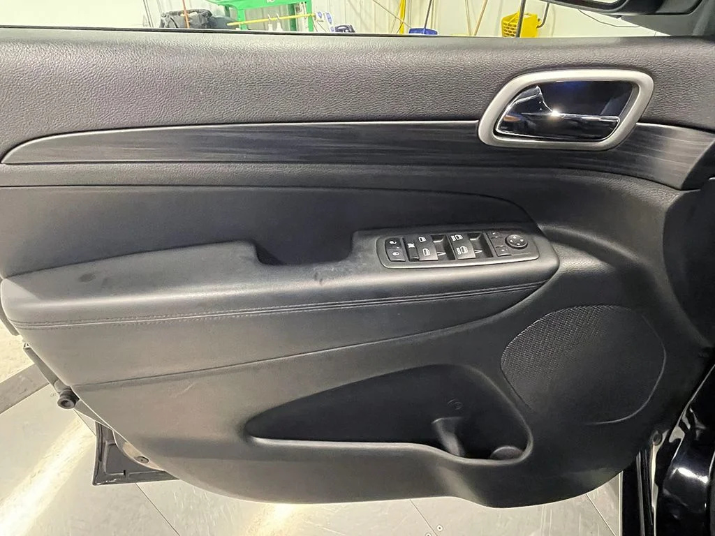 Used 2022 Black Jeep Laredo X image 19