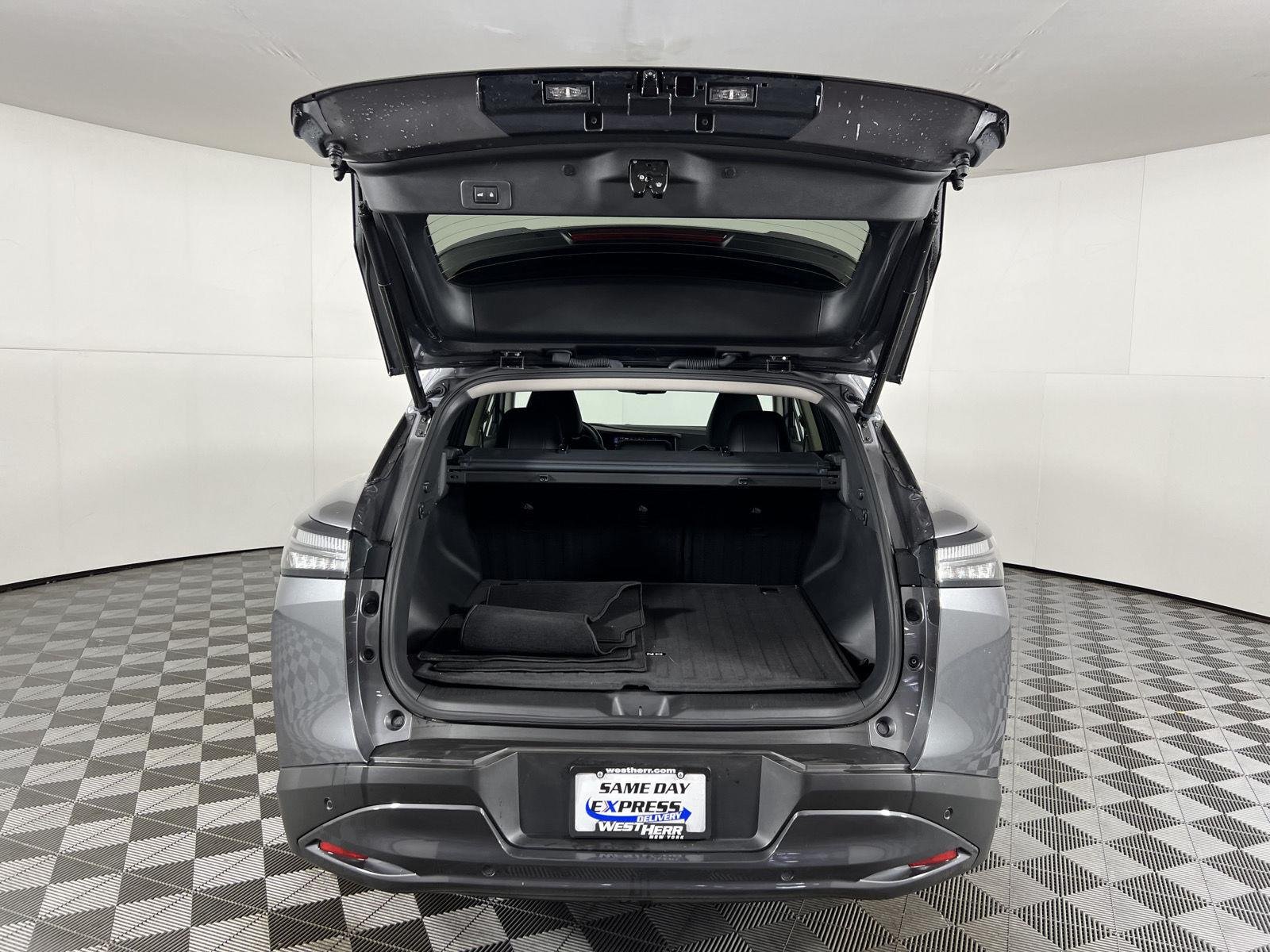 Certified Used 2025 Gun Metallic Nissan SL image 9
