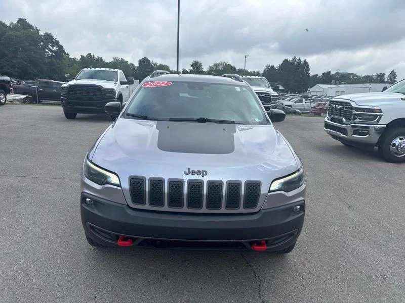 Used 2022 Silver Jeep Trailhawk image 8