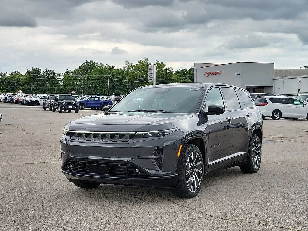 New 2025 Baltic Gray Metallic Clear-Coat Exterior Paint Jeep Limited image 2