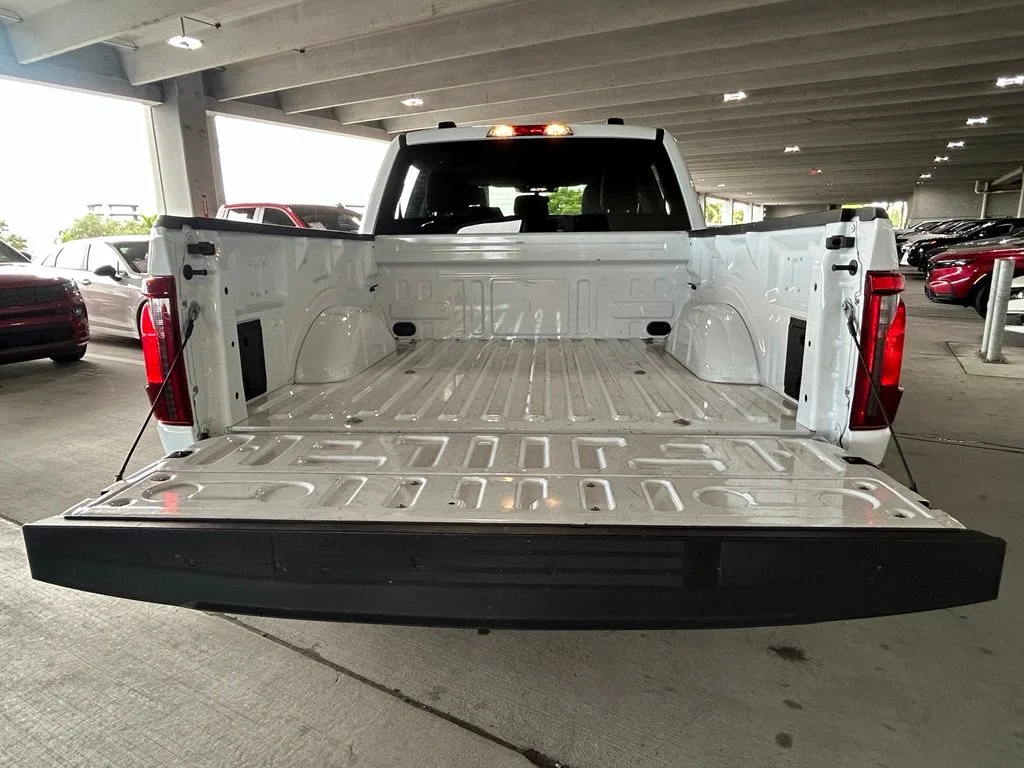 Used 2025 Oxford White Ford XLT image 40