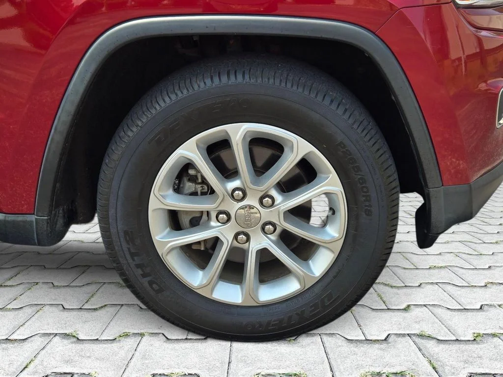 Used 2014 Red Jeep Laredo image 3