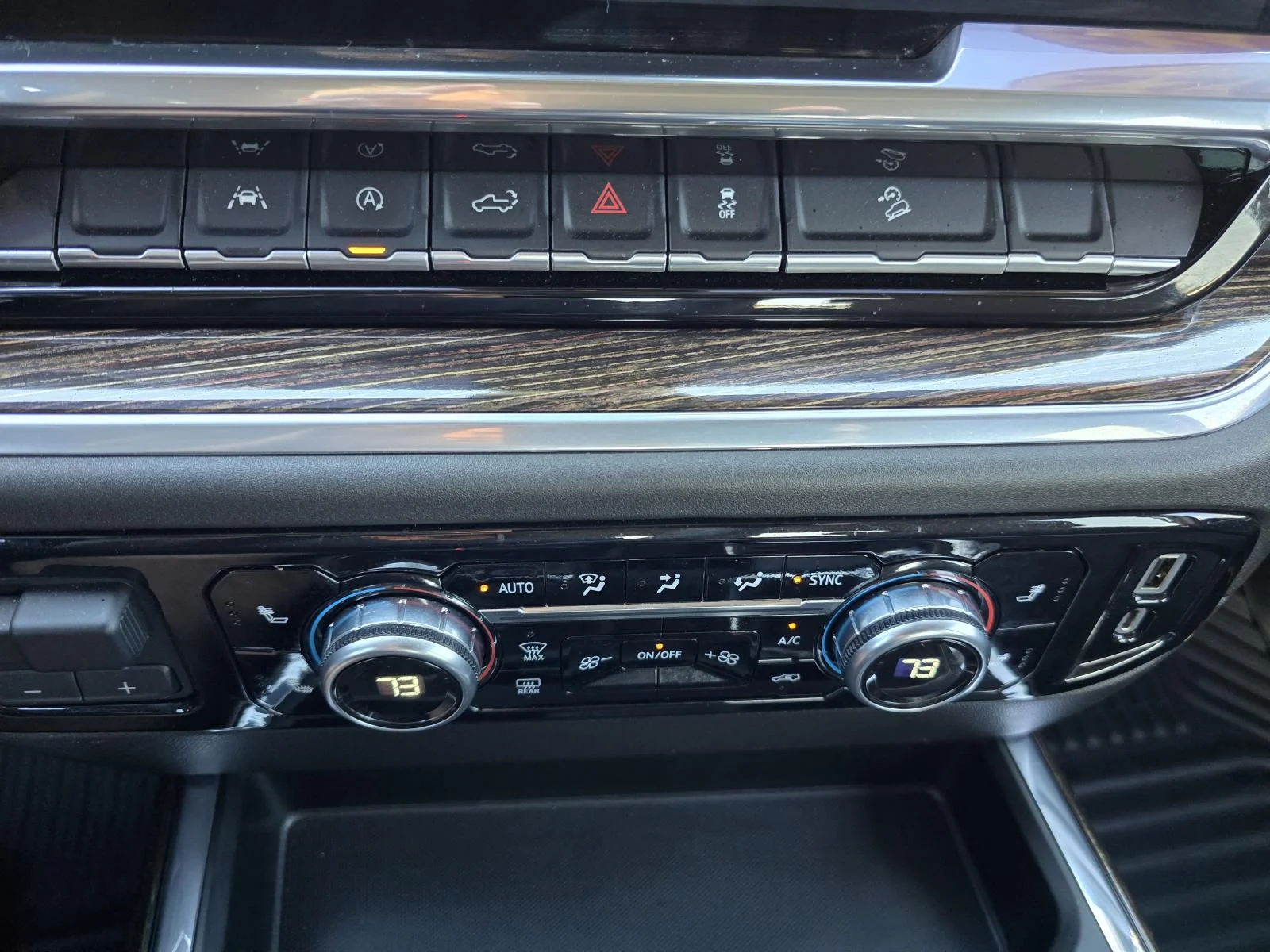 Used 2022 SUMMIT WHITE GMC Elevation image 17