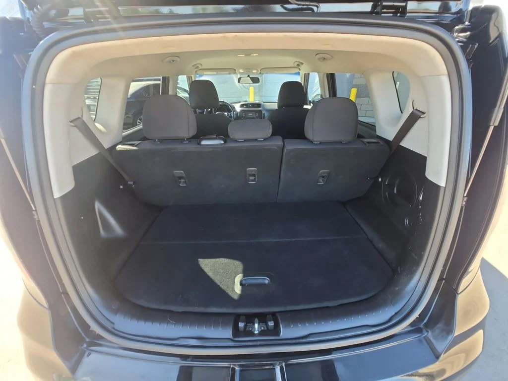 Used 2019 Black Kia Base image 12