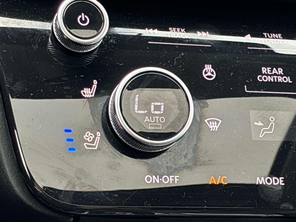 Used 2023 Silver INFINITI LUXE image 36