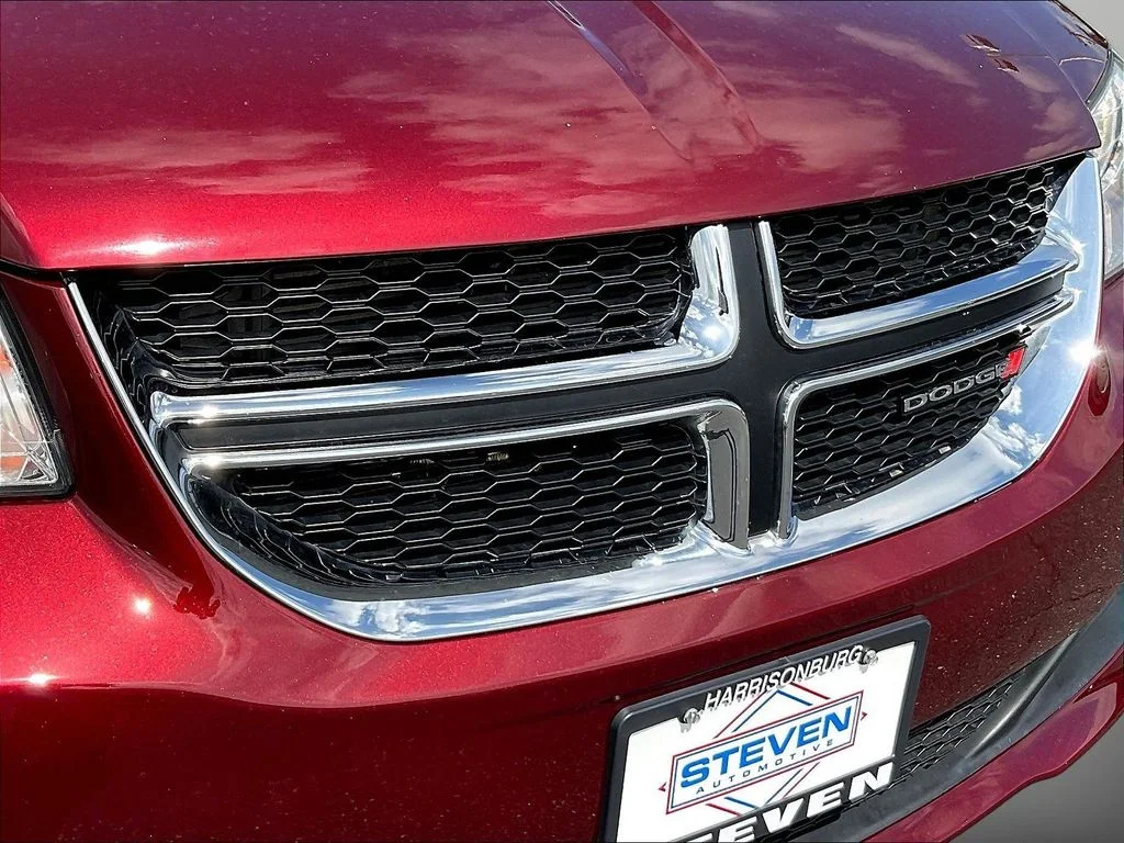 Used 2019 Red Dodge SXT image 37
