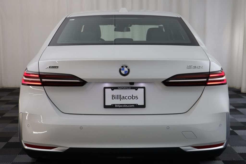 New 2026 Mineral White Metallic BMW 530i xDrive image 17