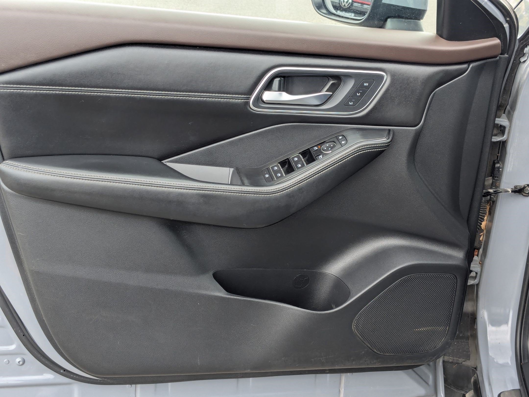 Used 2022 Boulder Gray Pearl Nissan Platinum image 12