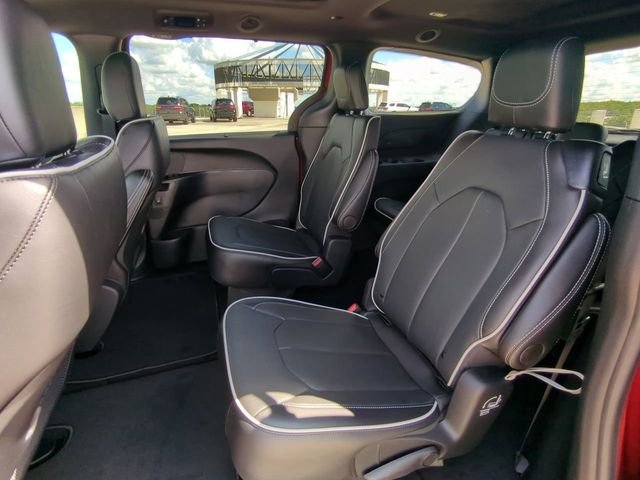 2026 Chrysler Pacifica Limited - Photo 17