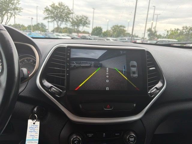 Used 2015 True Blue Pearlcoat Jeep Latitude image 30