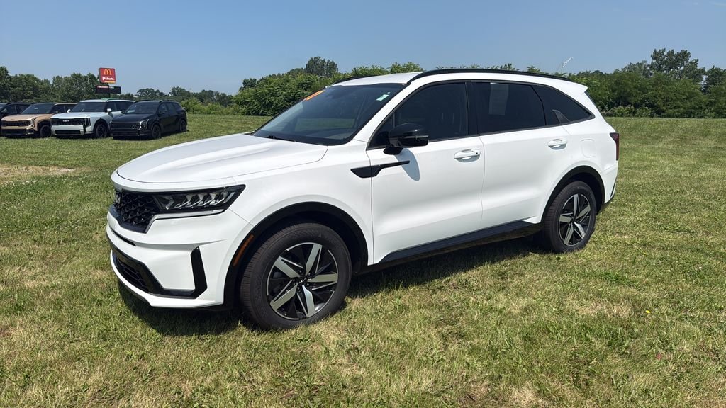 Used 2022 White Kia S image 11