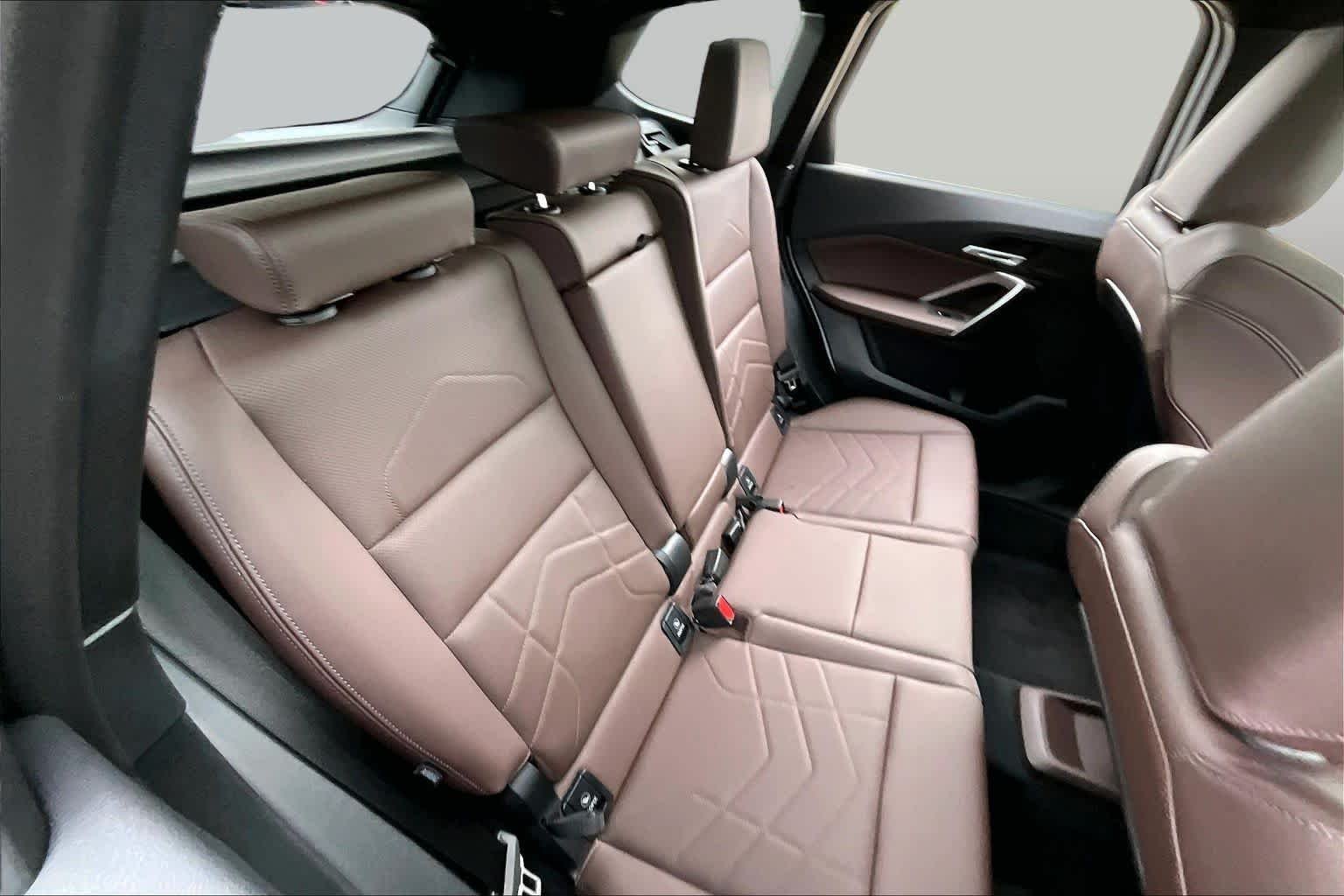 Used 2025 Mineral White Metallic BMW xDrive28i image 19