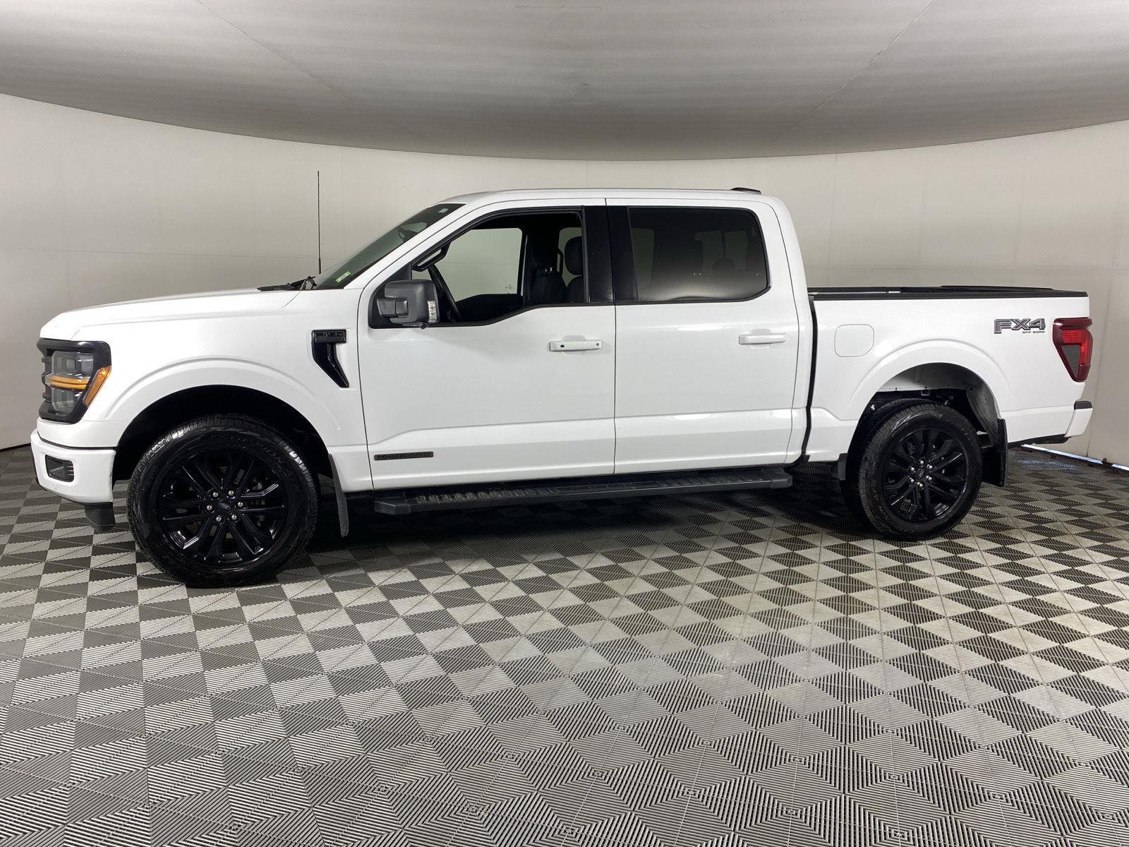 Used 2025 Oxford White Ford XLT image 7