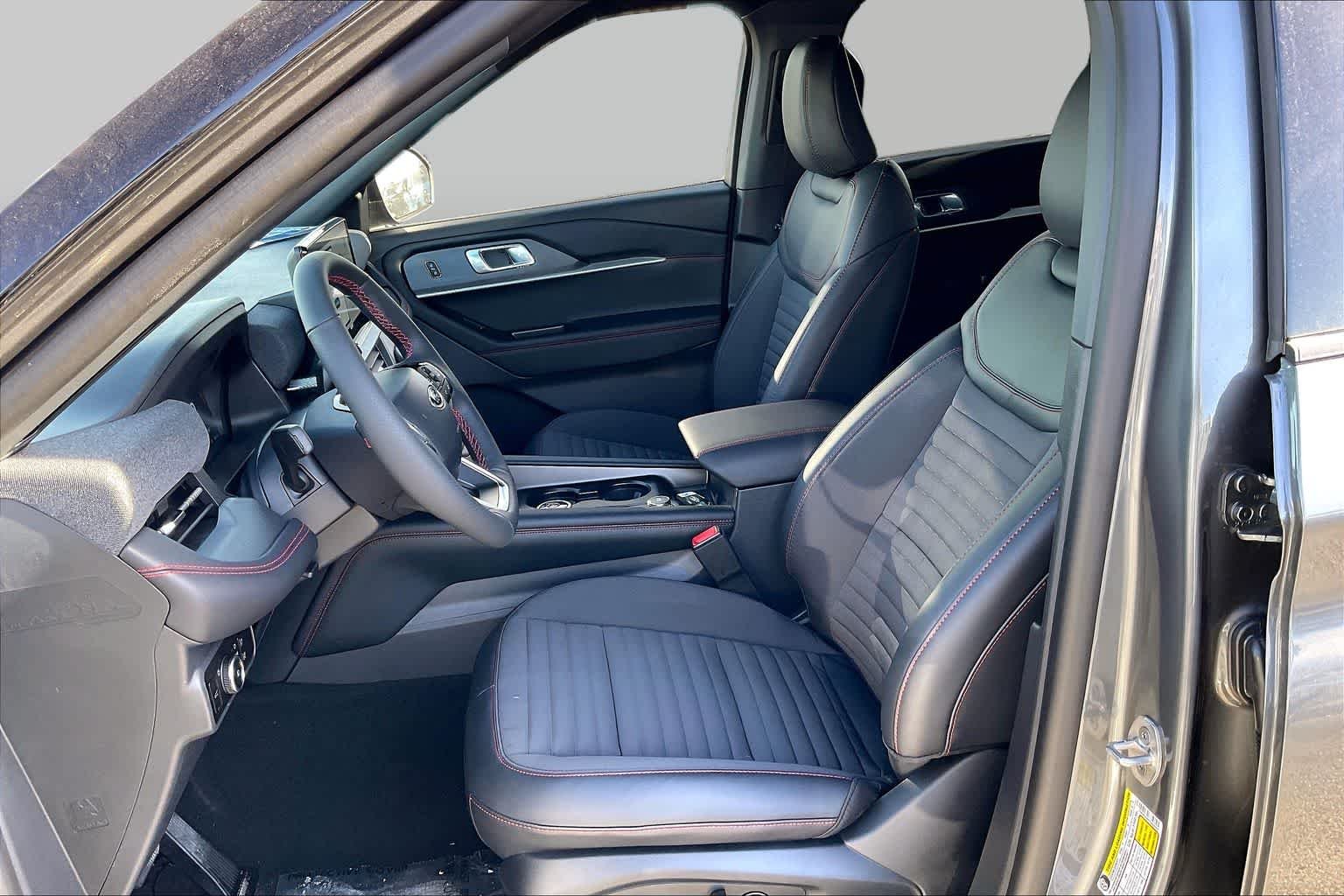 New 2026 Carbonized Gray Metallic Ford ST-Line image 7
