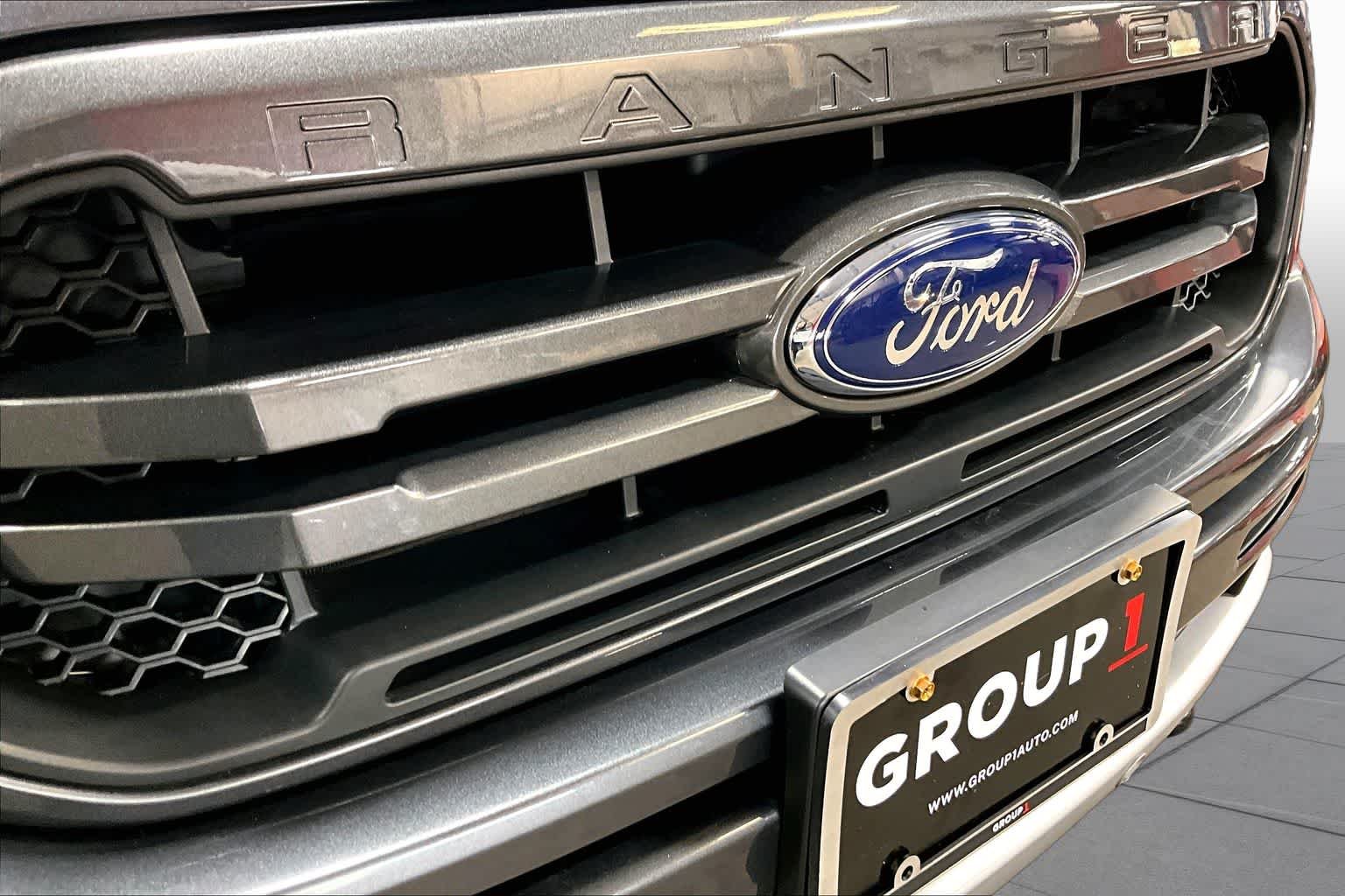 Used 2019 Magnetic Metallic Ford LARIAT image 28