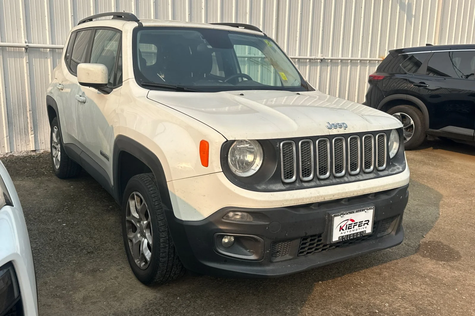 Used 2017 Alpine White Jeep Latitude image 2