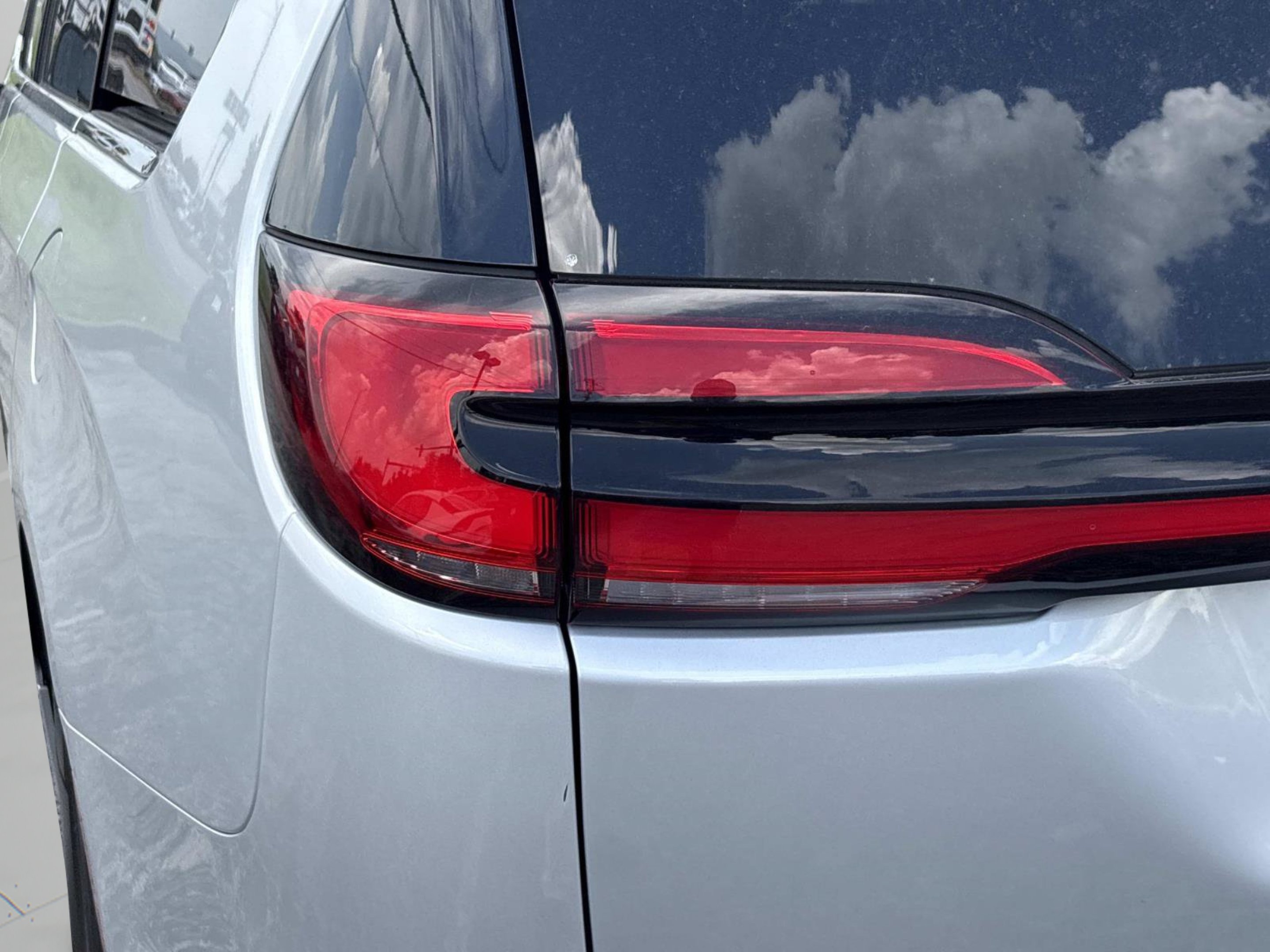 Used 2024 Silver Mist Clearcoat Chrysler Touring L image 36