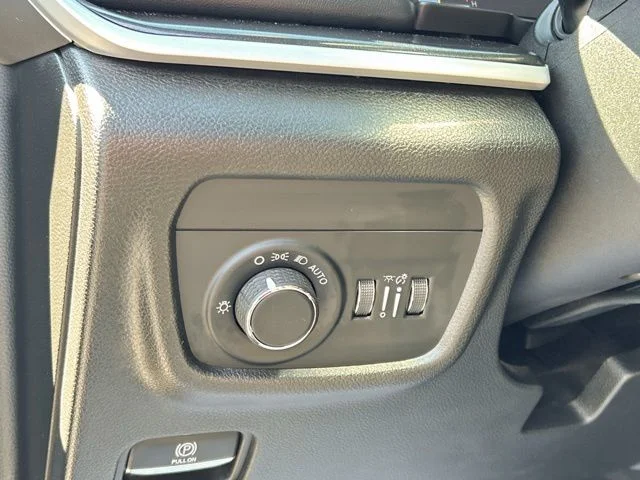 Used 2022 Gray Jeep Altitude image 32