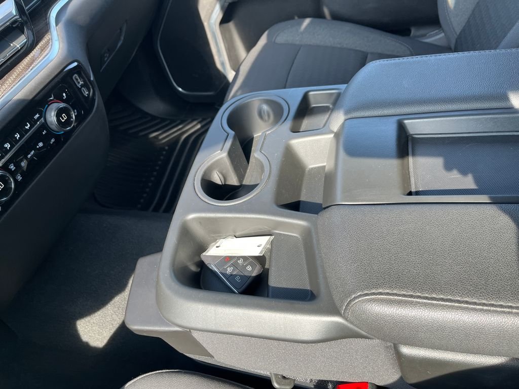 Used 2025 White Chevrolet LT image 22