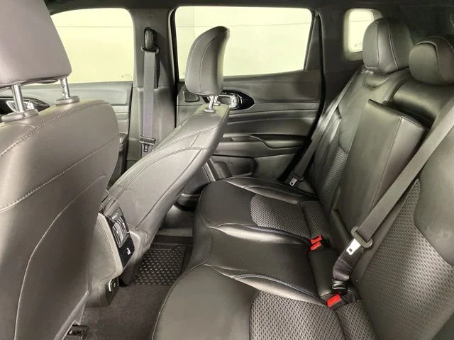 New 2026 Black Jeep Latitude image 39