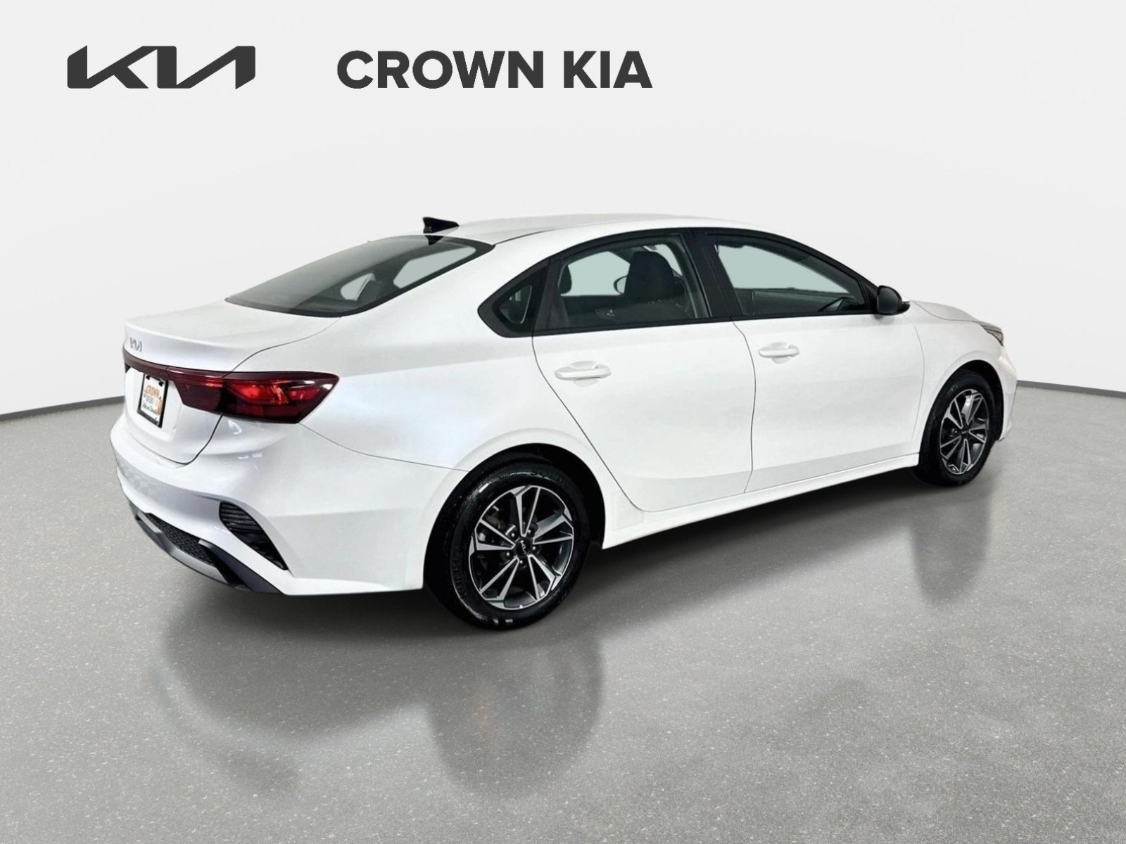 Used 2023 Snow White Pearl Kia LXS image 5