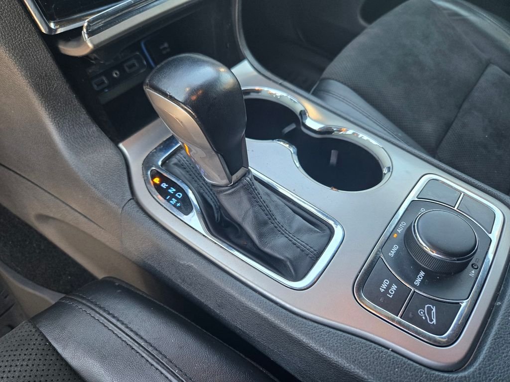 Used 2020 Black Jeep Laredo image 14