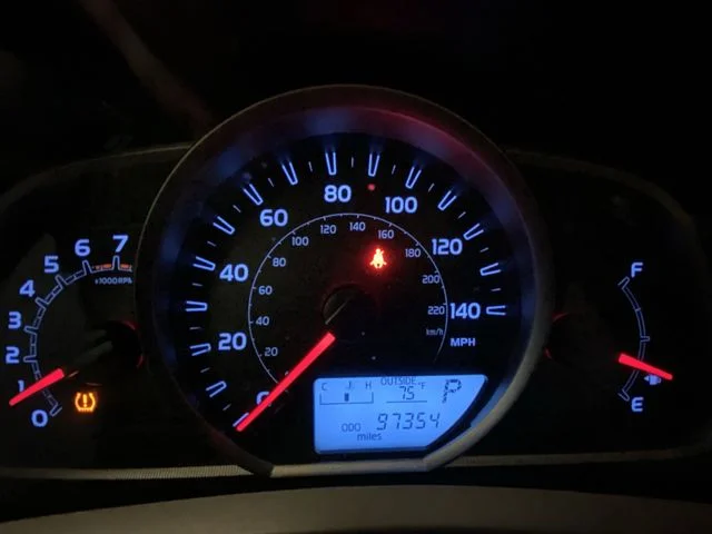 Used 2014 Silver Toyota XLE image 15