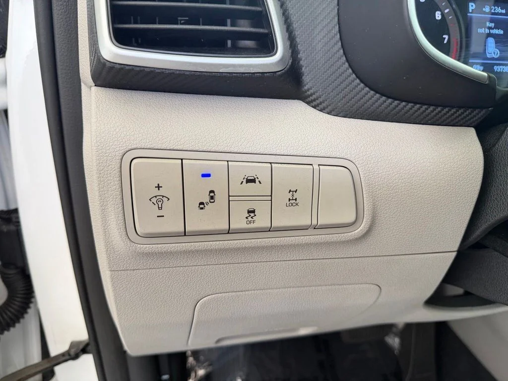 Used 2019 White Hyundai Value image 39